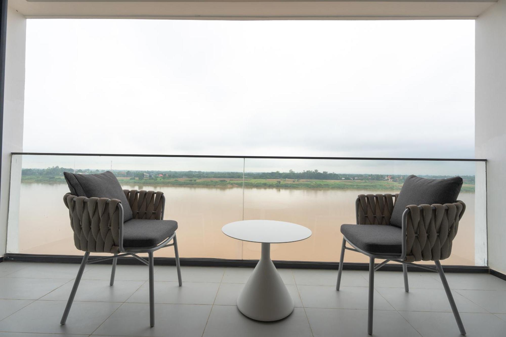 One Riviera Hotel And Residences Ban Souanmone Екстер'єр фото