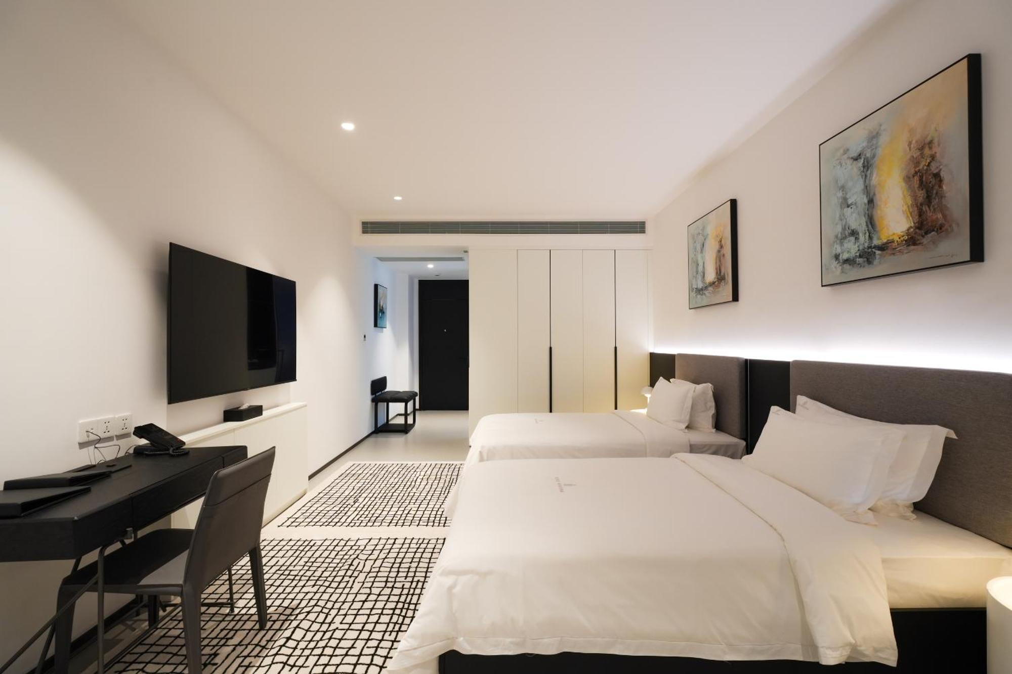 One Riviera Hotel And Residences Ban Souanmone Екстер'єр фото