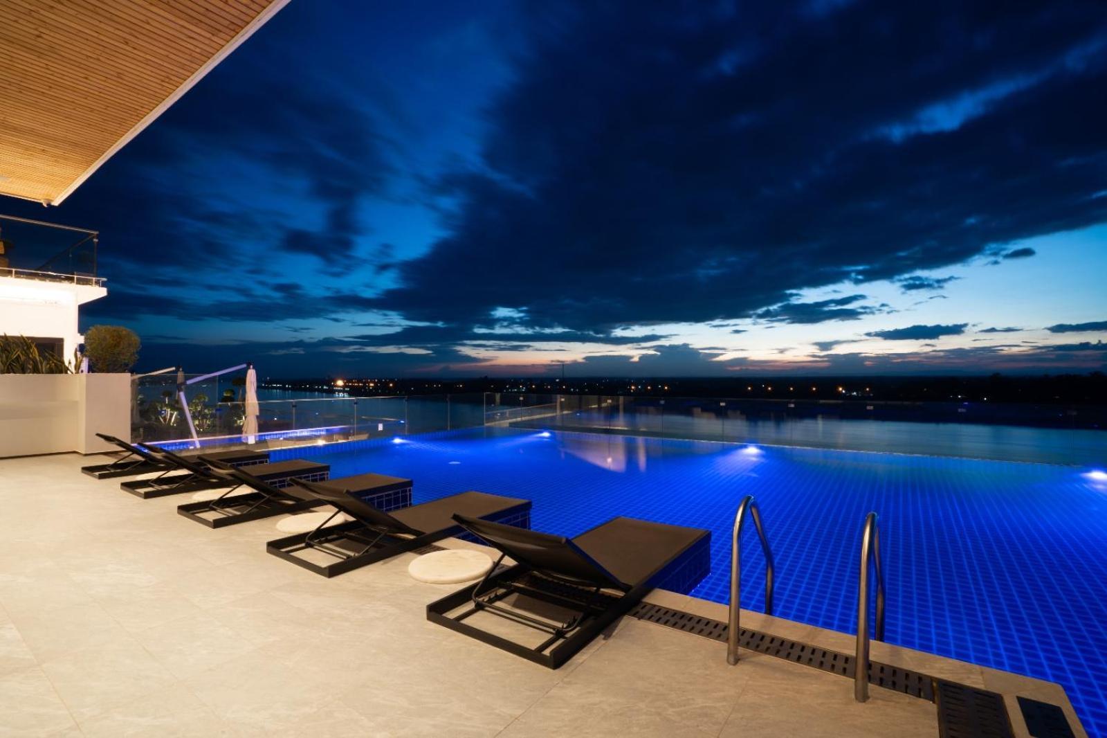 One Riviera Hotel And Residences Ban Souanmone Екстер'єр фото