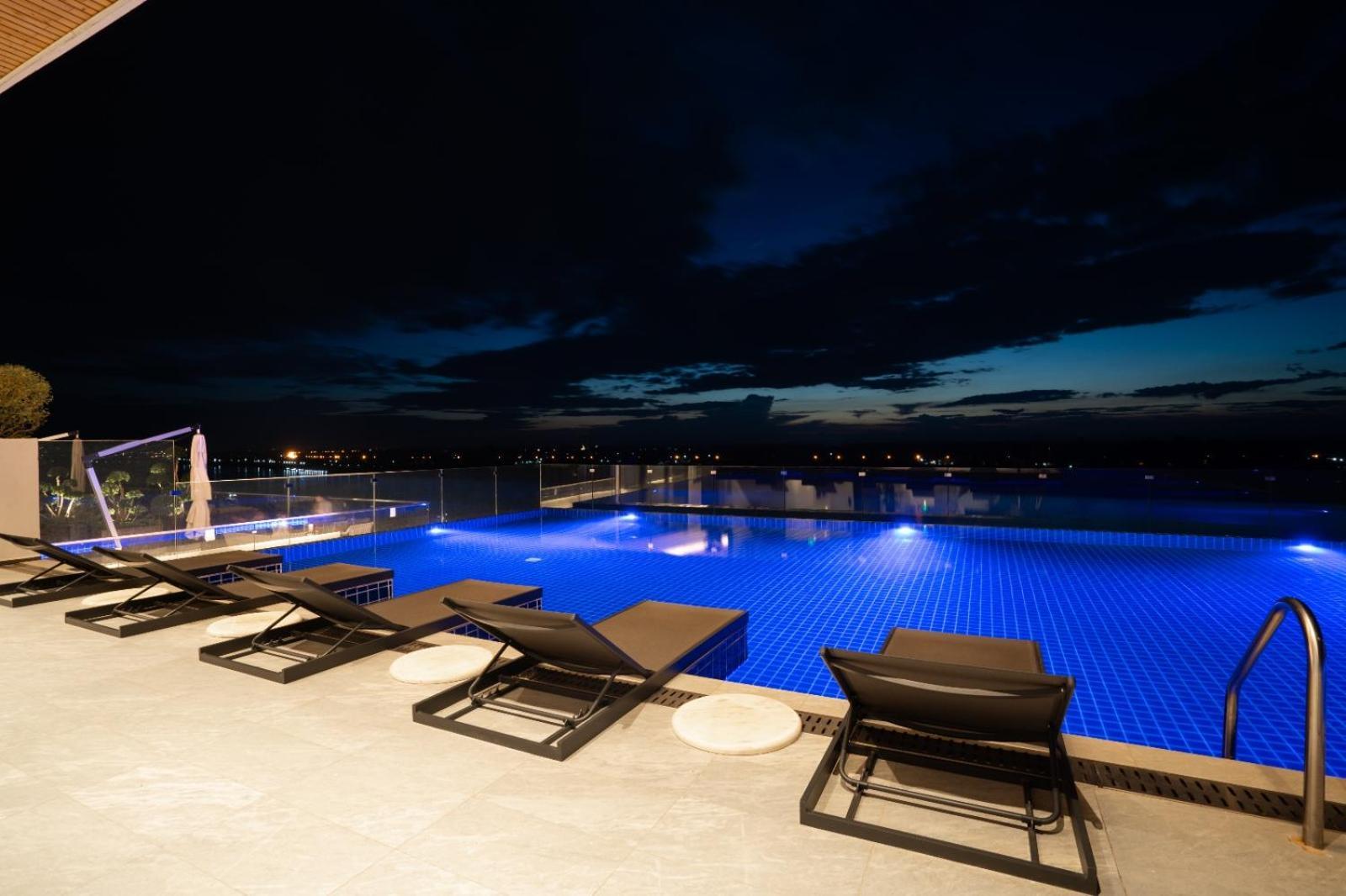 One Riviera Hotel And Residences Ban Souanmone Екстер'єр фото