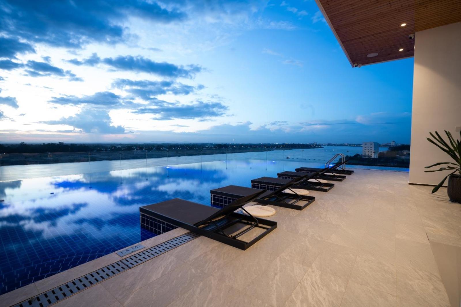One Riviera Hotel And Residences Ban Souanmone Екстер'єр фото
