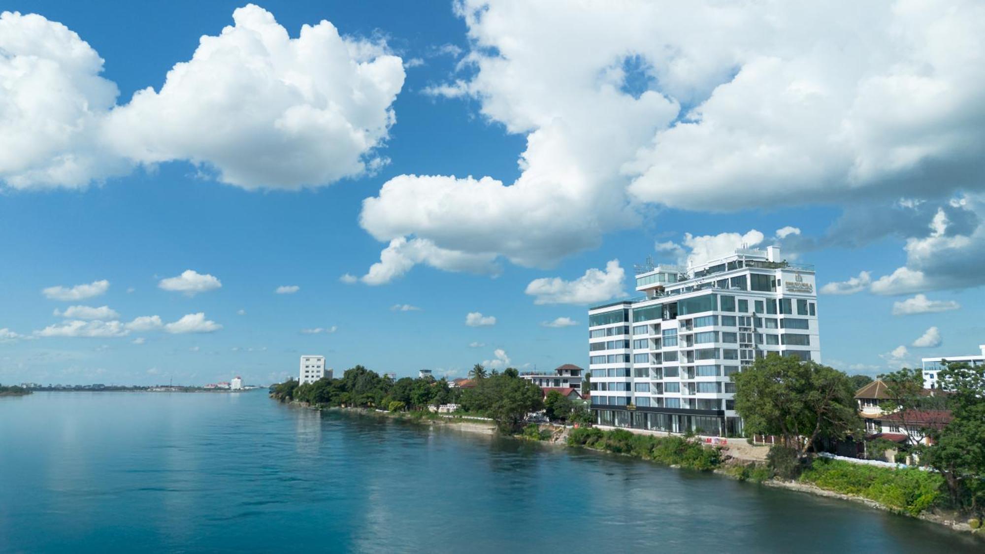 One Riviera Hotel And Residences Ban Souanmone Екстер'єр фото
